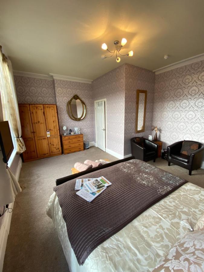 Bed and Breakfast The Fairmile à Lytham St Annes Extérieur photo