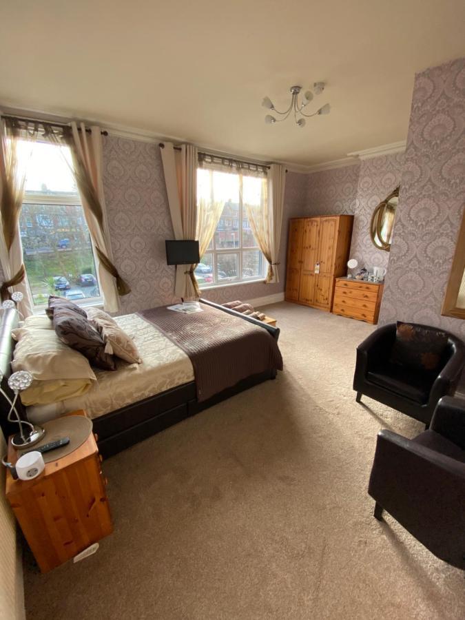 Bed and Breakfast The Fairmile à Lytham St Annes Extérieur photo