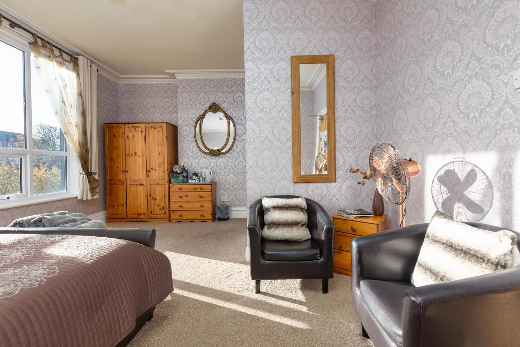 Bed and Breakfast The Fairmile à Lytham St Annes Extérieur photo