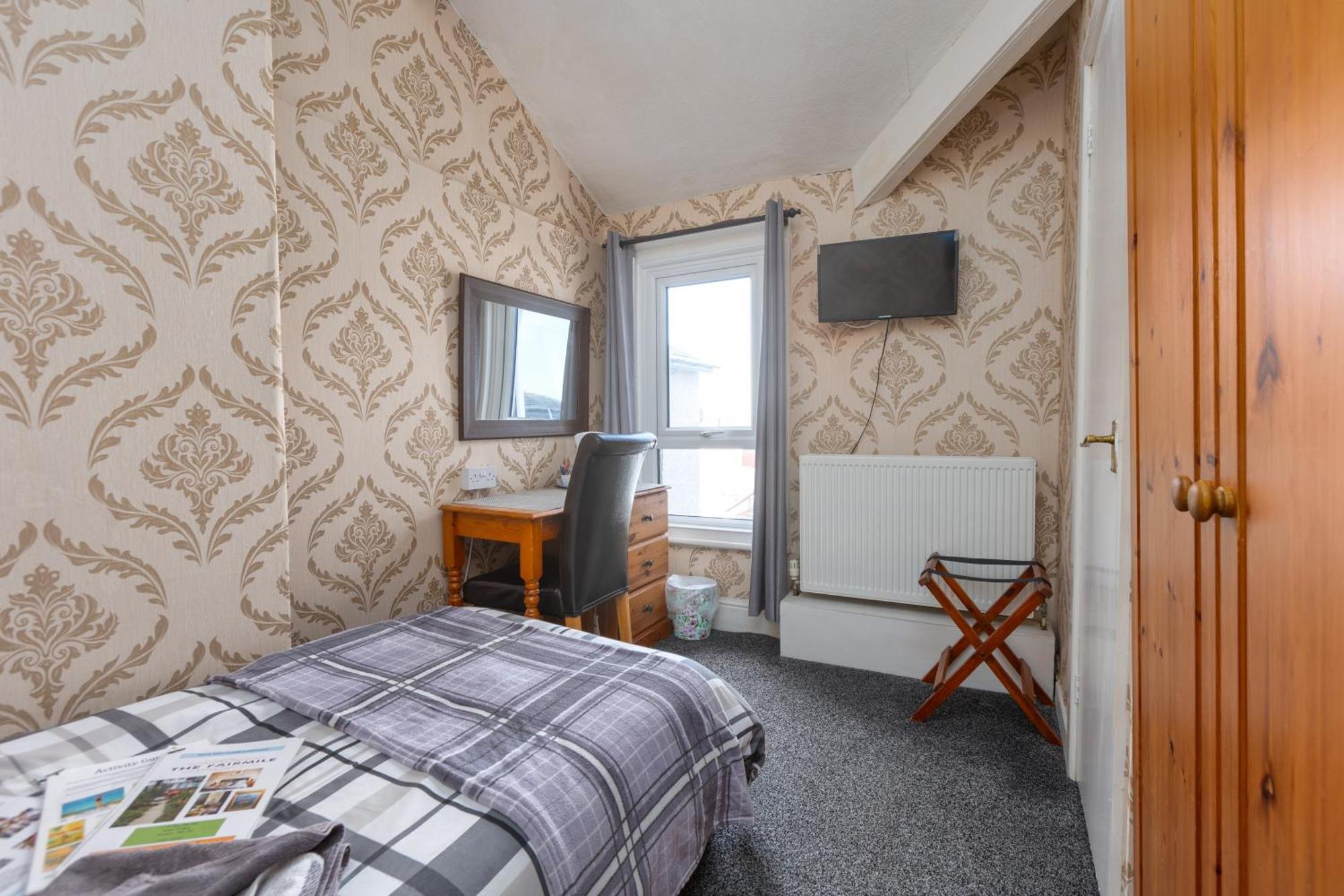 Bed and Breakfast The Fairmile à Lytham St Annes Extérieur photo