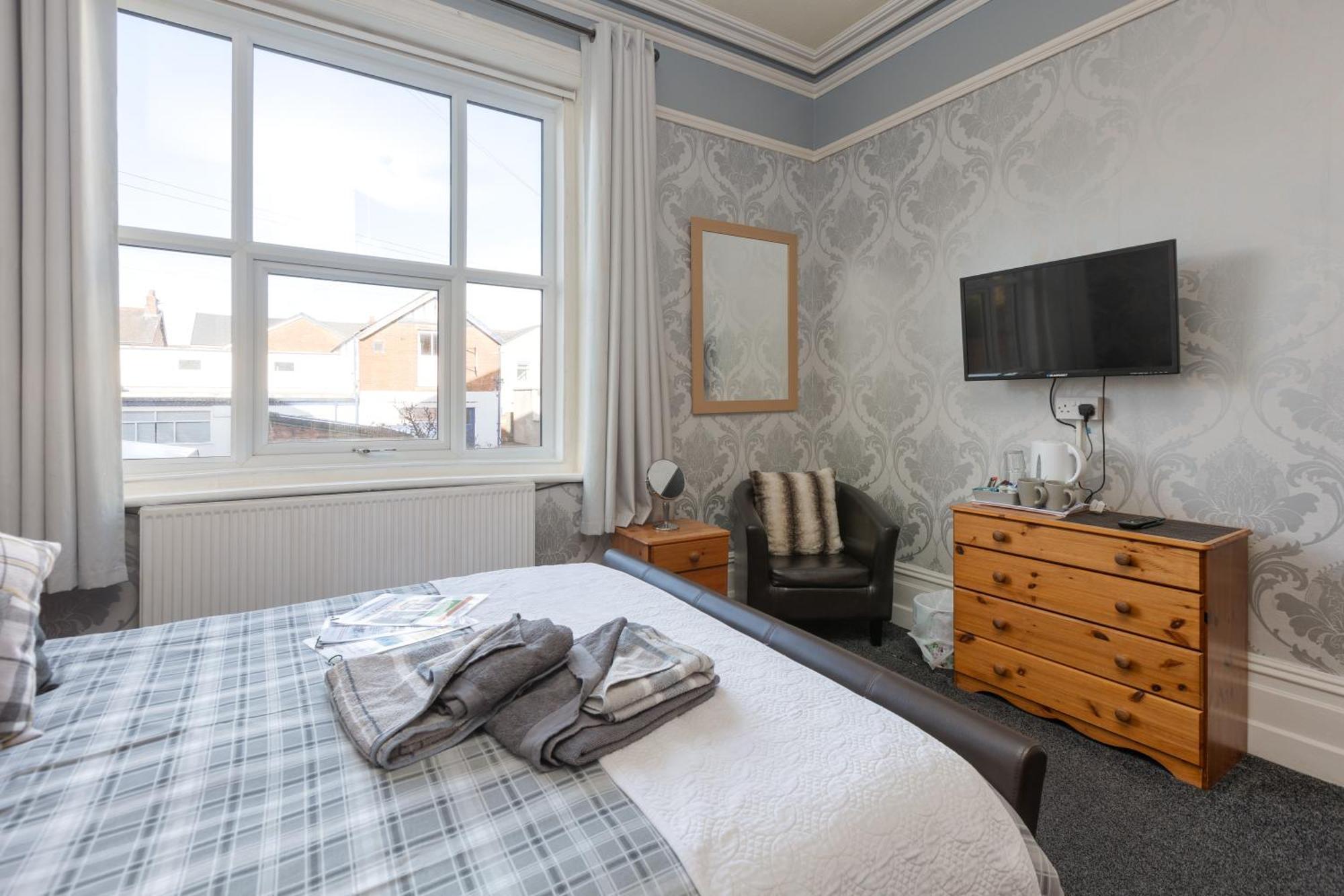 Bed and Breakfast The Fairmile à Lytham St Annes Extérieur photo