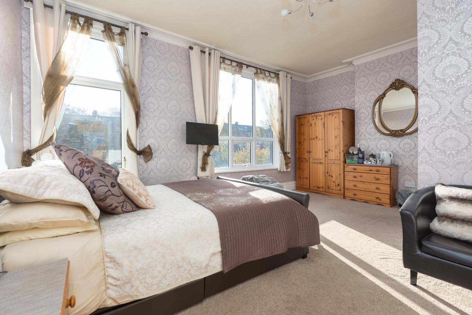 Bed and Breakfast The Fairmile à Lytham St Annes Extérieur photo