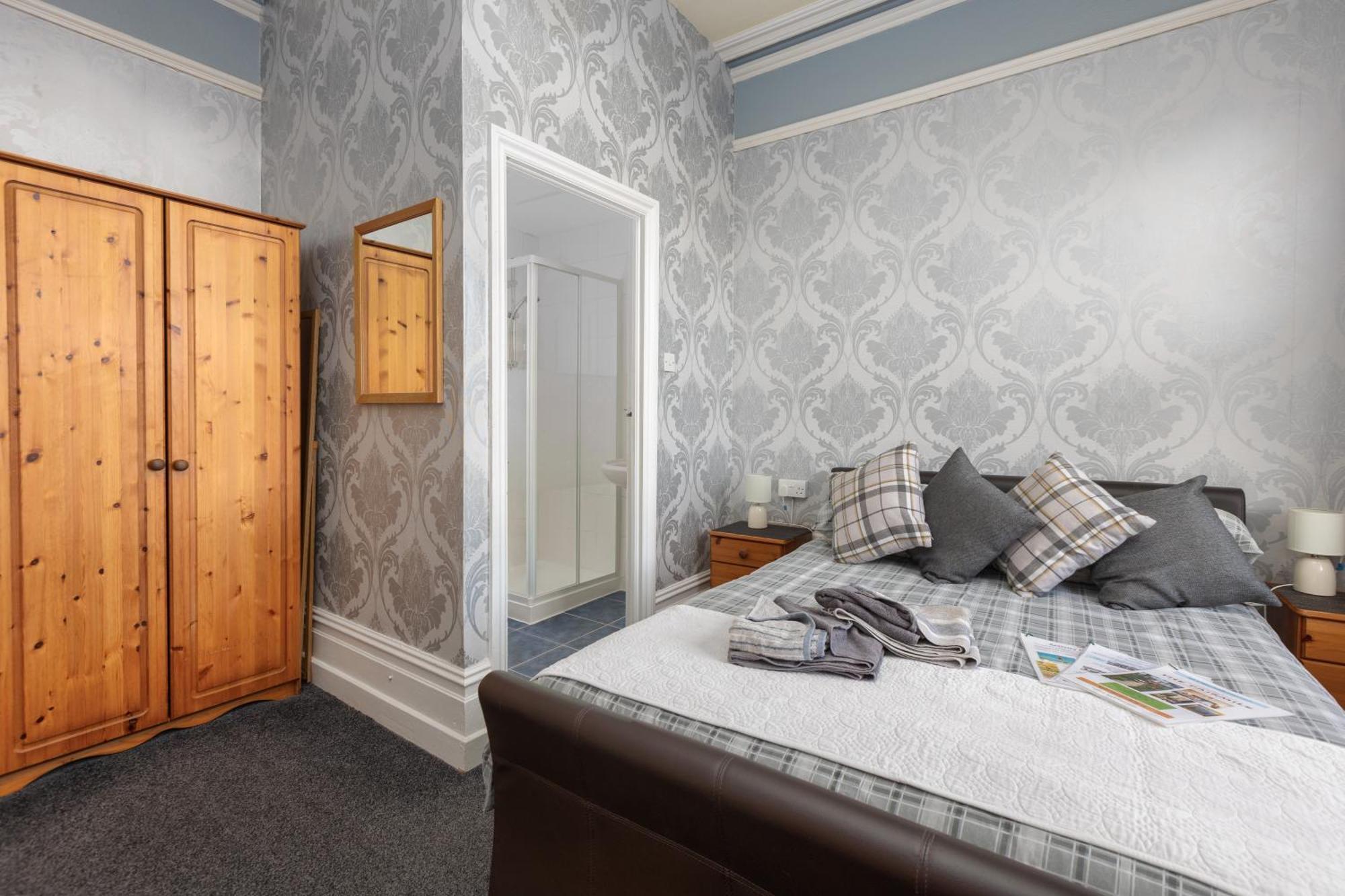 Bed and Breakfast The Fairmile à Lytham St Annes Extérieur photo