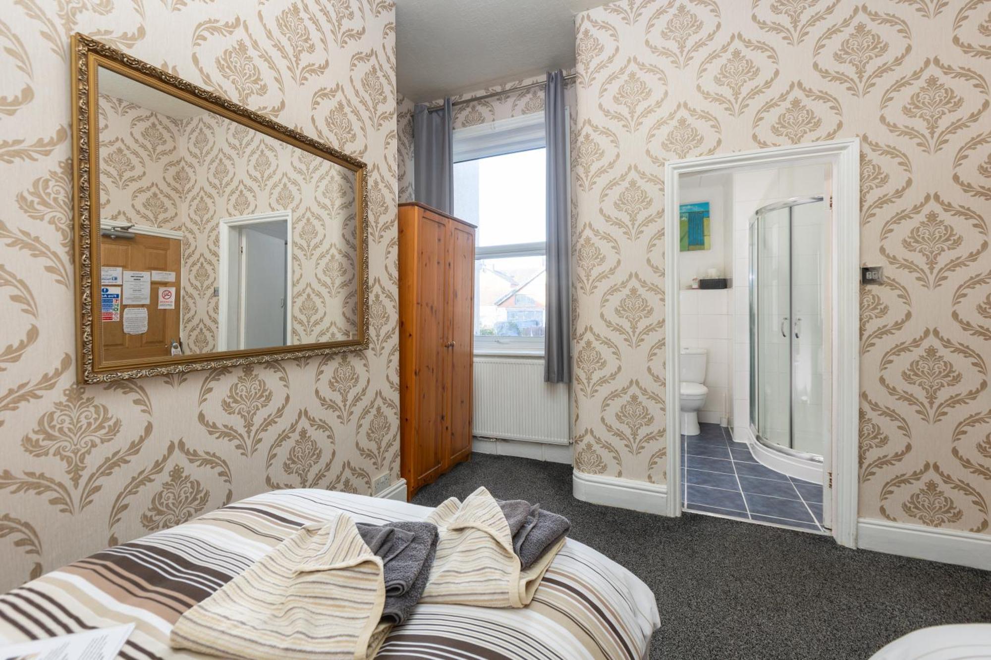 Bed and Breakfast The Fairmile à Lytham St Annes Extérieur photo