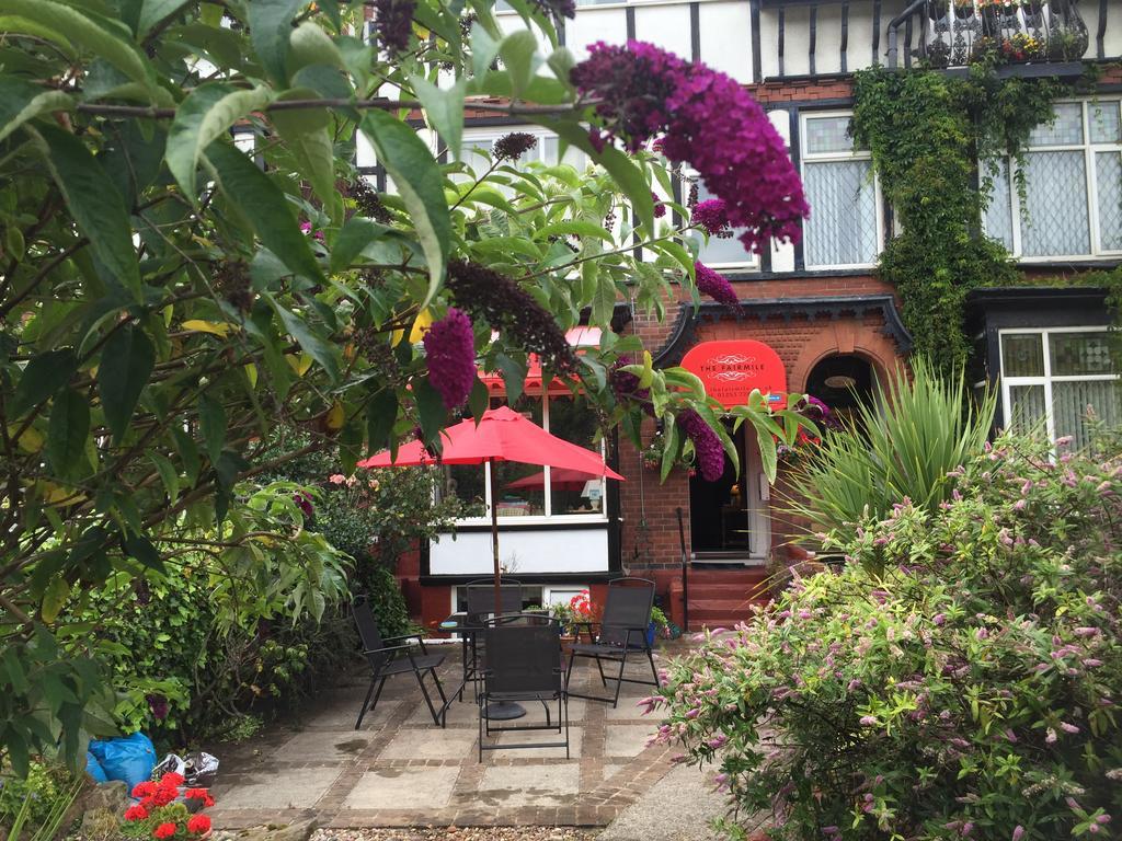 Bed and Breakfast The Fairmile à Lytham St Annes Extérieur photo