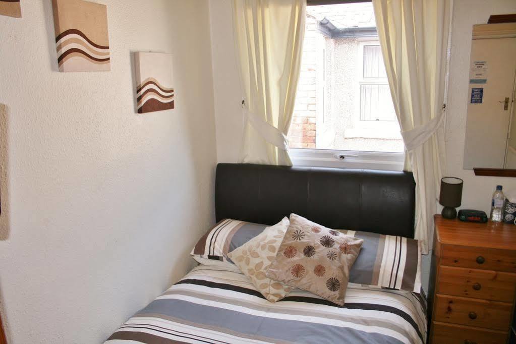 Bed and Breakfast The Fairmile à Lytham St Annes Extérieur photo